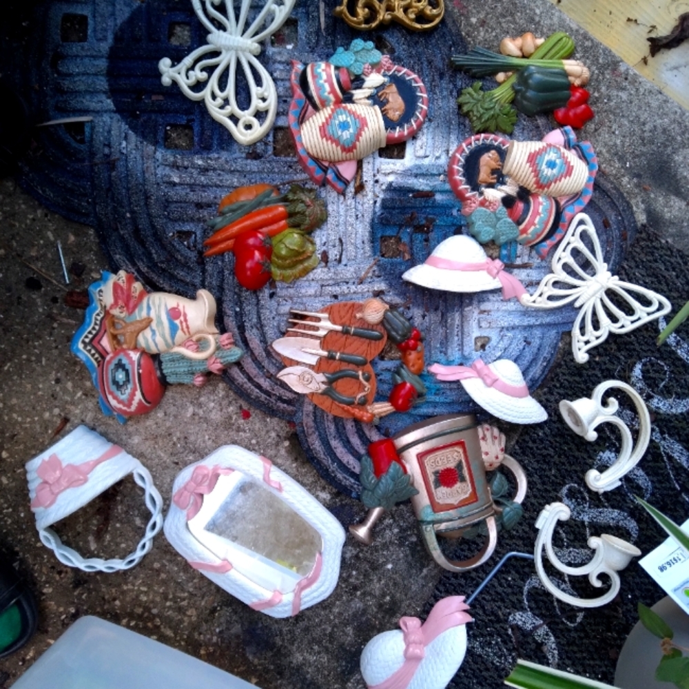 Vintage 1970s homco and burwood wall jamgings